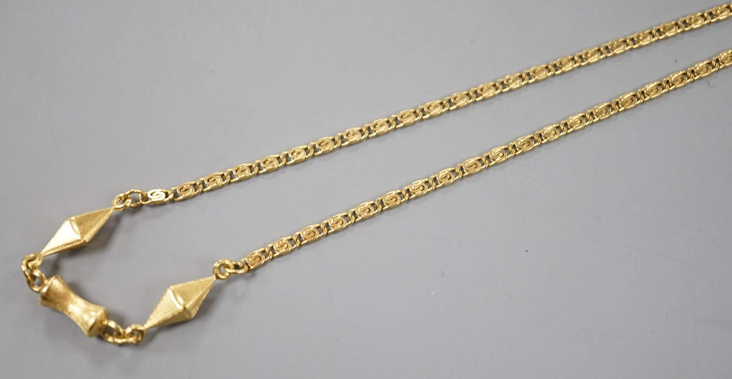 A modern 750 yellow metal fancy link necklace, 38cm, 9.5 grams.